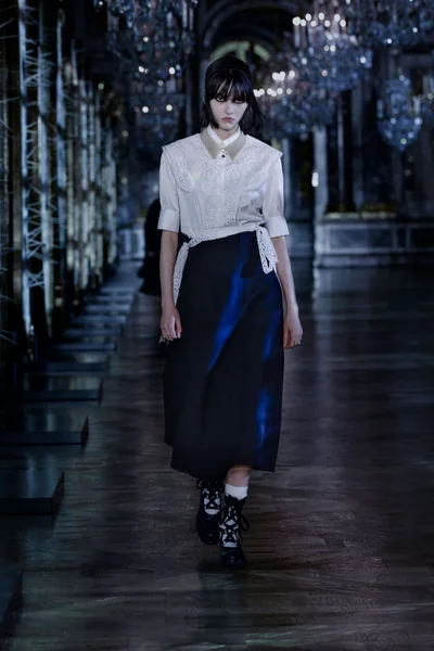 Look 1